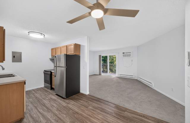 Pineview Apartments - White Bear Lake Gallery 1