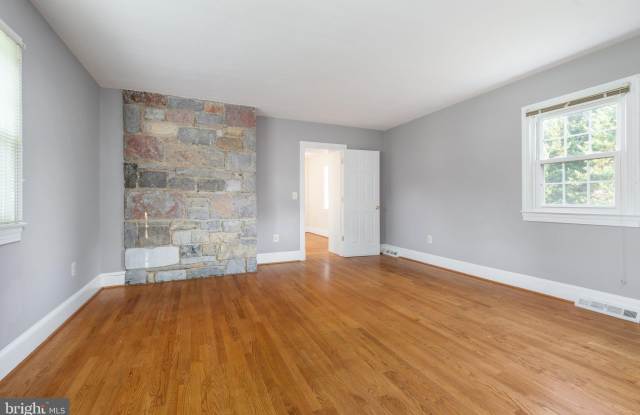 603 MARTIN Avenue Gallery 4