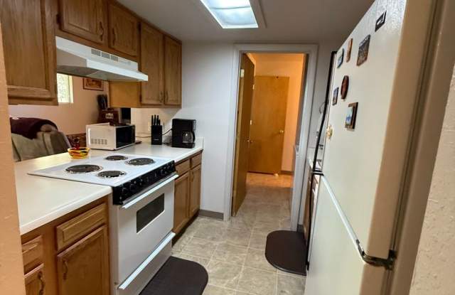 Hidden gem on Auburn for rent Gallery 3
