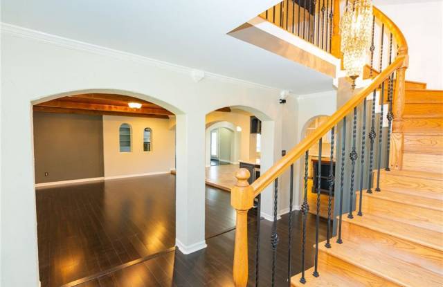 4949 Cherry Hills Dr Gallery 3
