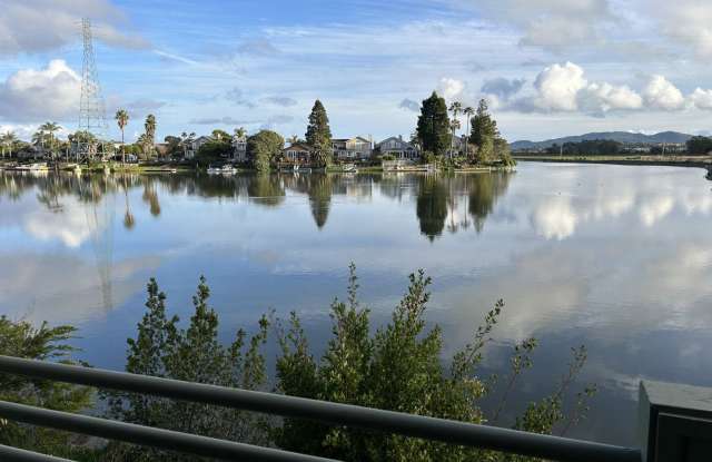 Lovely Well Maintained Bel Marin Keys Water Front Town Home Gallery 4