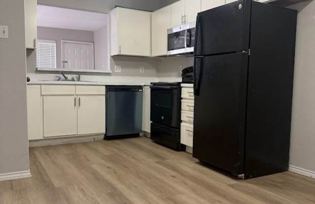 River Crossing - 2BD Townhome - Two Story - Near Downtown - Full Laundry - Small Yard - Reserved Parking photos photos