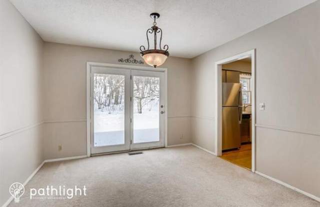 4717 Hamilton Road Gallery 4
