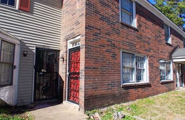 Updated 2 Bedroom 1.5 Bath Townhome photos photos