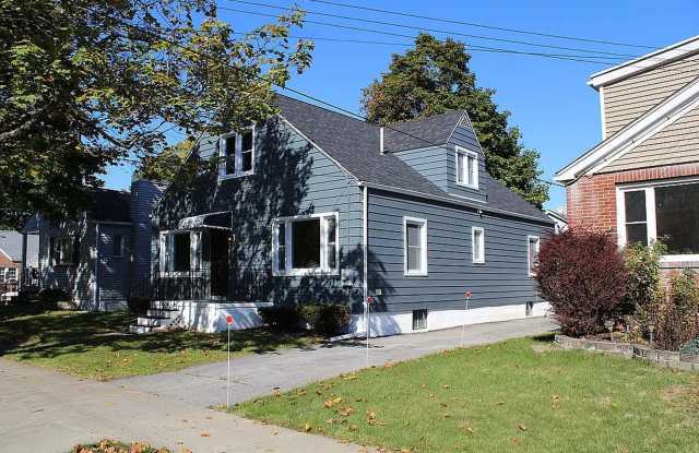 For Rent – Spacious 4-Bedroom Home in Poughkeepsie 35 Clark St, Poughkeepsie, NY 12601 photos photos