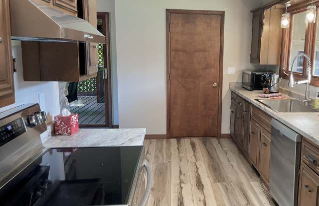 3009 Meadowbrook Dr Gallery 2