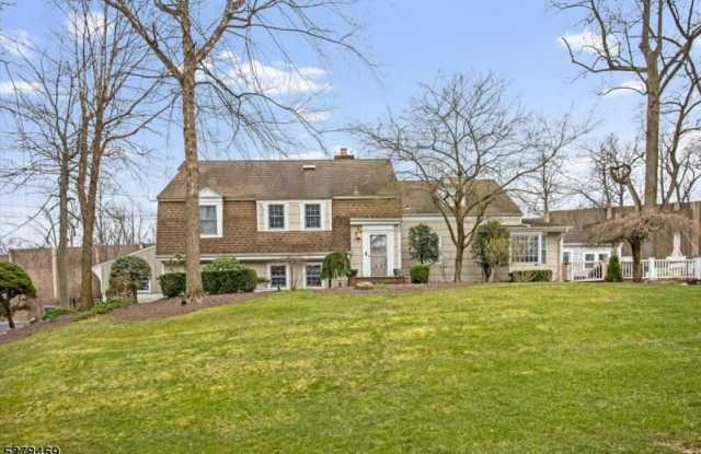 16 Powder Horn Dr - 16 Powder Horn Drive, Morris County, NJ 07960