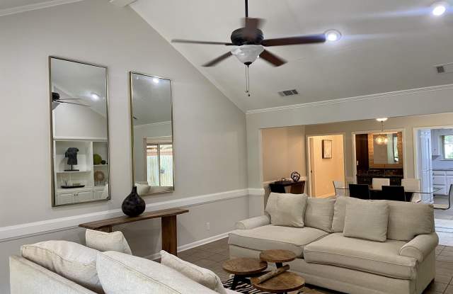 4805 Forestwood Gallery 4