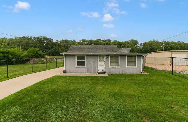 3-Bedroom Home with Detached Garage in Rock Island Gallery 3
