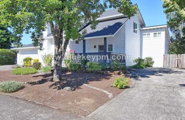 3 Bed, 2 Bath in Cascade Park with Primary on Main Floor Gallery 3
