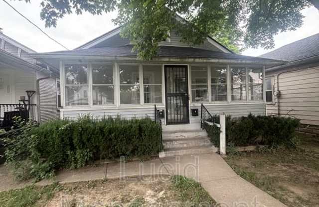 1029 Queen Avenue - 2 photos photos