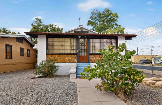 Downtown BUNGALOW 2 Bedroom 1 Bath photos photos