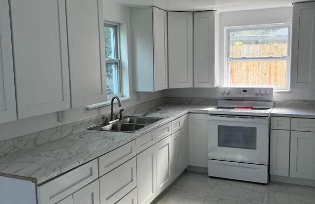 1548 W 6th Street - 2 photos photos