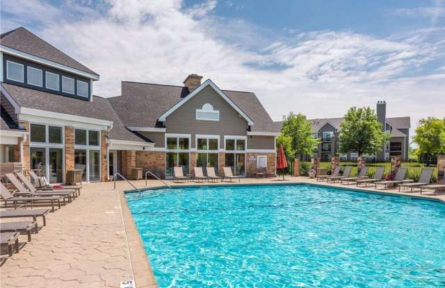 Gorgeous 2 Bed / 2 Bath Minnetonka Townhome - Available 7-1-25 - 6048 Chasewood Parkway, Minnetonka, MN 55343