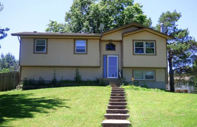 217 Pawnee Lane - 217 Pawnee Lane, Leavenworth, KS 66048