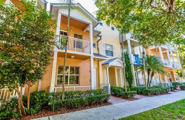 Spacious 1/1 in Sailboat Bend Village, featuring an in-unit washer and dryer and assigned parking. Gallery 1