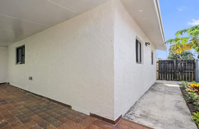 10553 Sw 22nd Terrace - 10553 Southwest 22nd Terrace, University Park, FL 33165