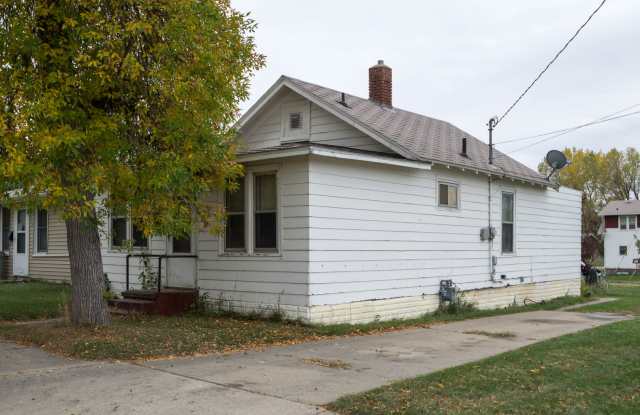 1216 House in Northeast Minot! Pet Friendly! photos photos
