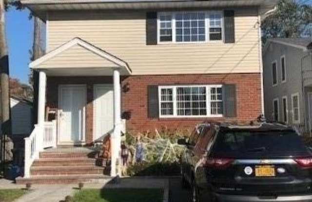 56 Firwood Road - 56 Firwood Road, Manorhaven, NY 11050