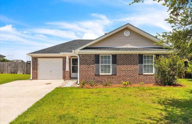 Perfectly Located 3 Bed, 2 Bath Home in Live Oak photos photos