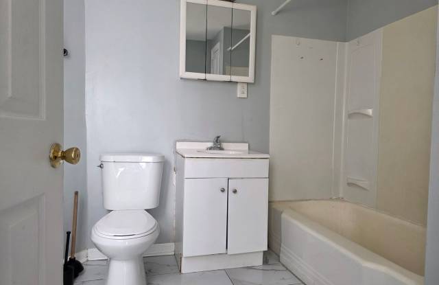 3 bed-1 Bath Available Now! Gallery 3