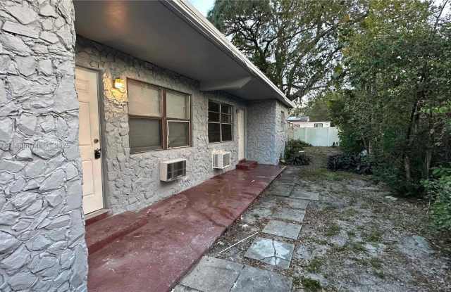 1808 NW 9th St photos photos