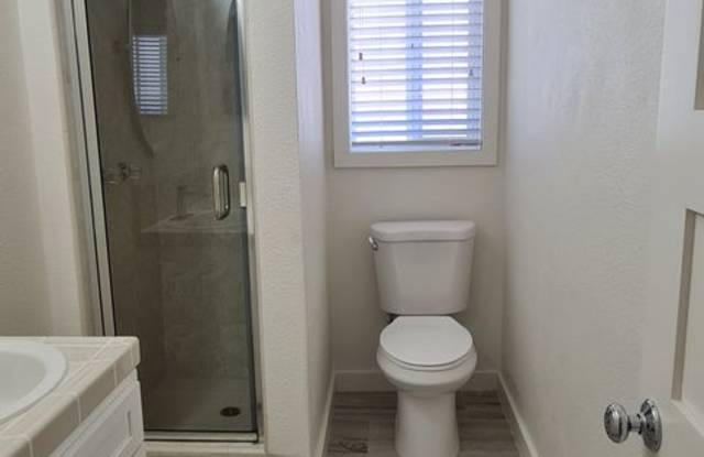 Newly Remodeled 1 Bedroom / Call or text Orlando 657-274-8756 today! photos photos