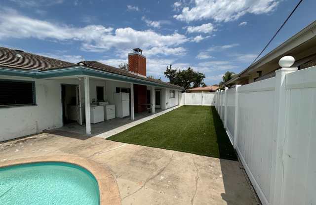 8BD/3.5BA, POOL! (Lease out, pending signatures. Check back in a few days!) Gallery 4