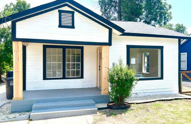 *COMING SOON* 3 Bedroom / 1 Bath Home Near Downtown photos photos