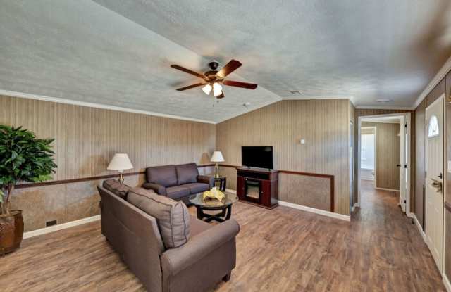 1205 West Circle Drive - 1205 West Circle Drive, Orange County, TX 77662