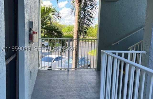 2226 N Cypress Bend Dr Gallery 4