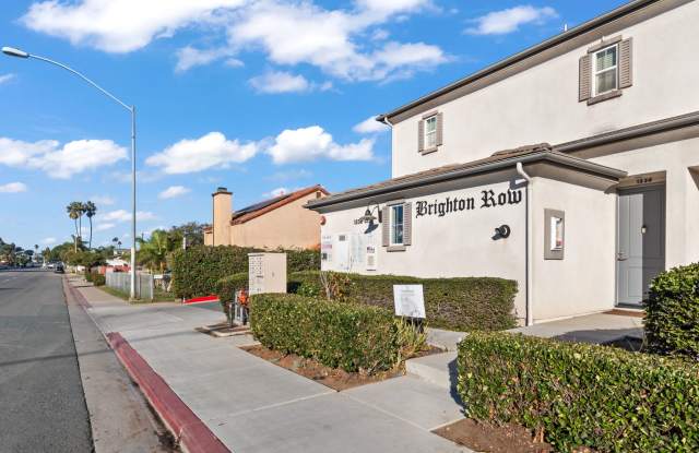2BR Townhouse in Imperial Beach with Washer/Dryer and Garage! Gallery 1