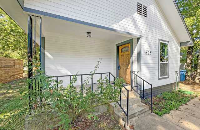825 W Nelson Street Gallery 2