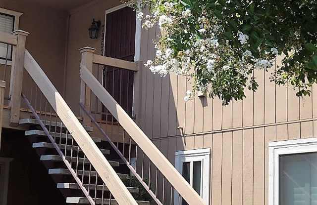 AVAILABLE NOW! Beautiful 2 Bedroom 2 Bath Condo in Citrus Heights!!! - 7953 Arcade Lake Lane, Citrus Heights, CA 95610