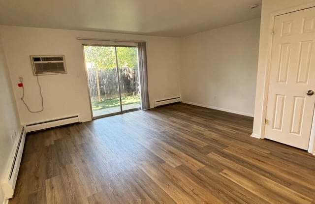$500 OFF ONE MONTHS RENT!! Spacious Townhome! Convenient Location  & Easy Denver Access! Available Now! Gallery 3