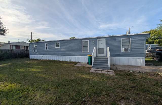 2Bedroom /1.5 Bath Mobile in Mims Nicely Updated photos photos