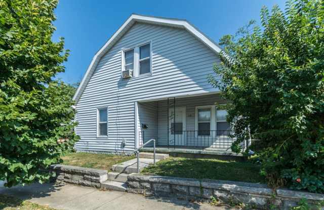 113 E 15th - 4 Bed/2 Bath - Updated kitchen and bath! photos photos