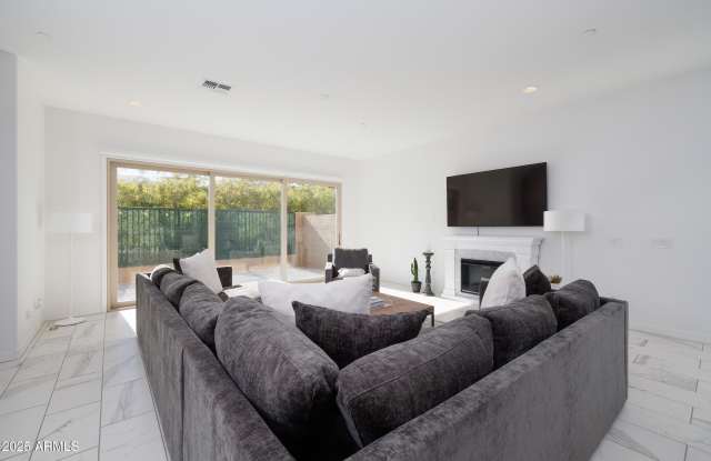 7349 E VISTA BONITA Drive Gallery 2