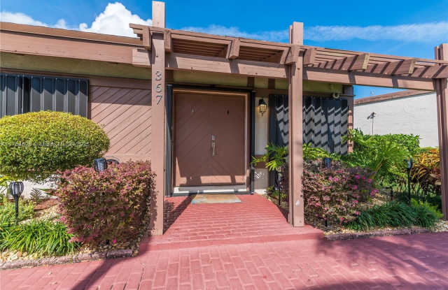 367 Leslie Dr - 367 Leslie Drive, Hallandale Beach, FL 33009