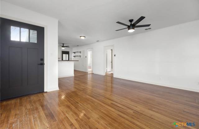 1345 Lee Street Gallery 2