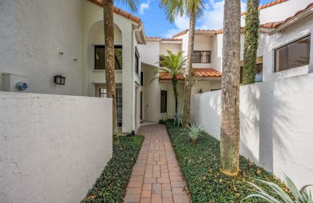 2443 Windsor Way Court Gallery 4