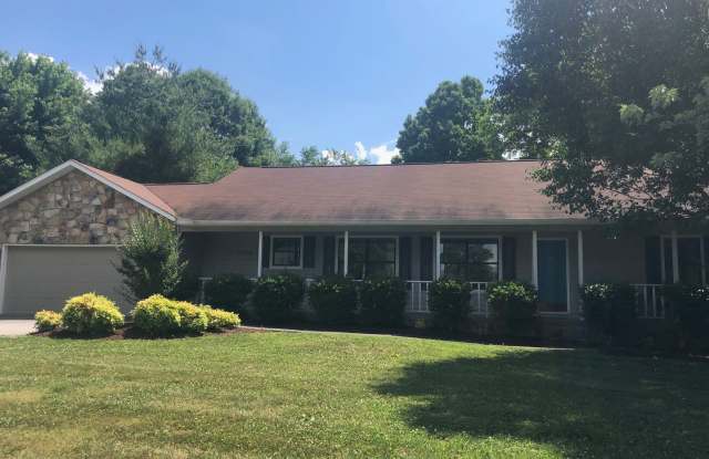 Spacious 3BR 2BA One-level West Knox photos photos