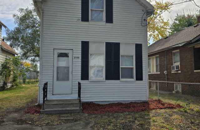2104 West Garden Street - 2104 West Garden Street, Peoria, IL 61605