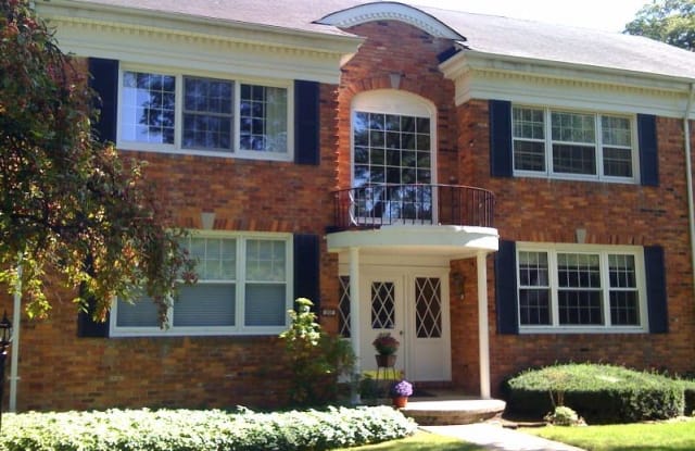 350 Billingsgate Ct Apt C - 350 Billingsgate Court, Oakland County, MI 48301