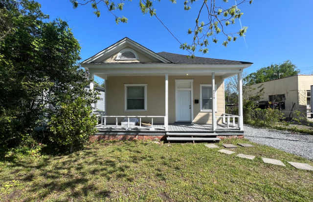 Remodeled 3 bedroom/ 2 bathroom home within minutes of downtown. photos photos