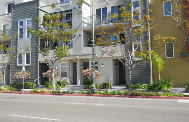 Beautiful 2 bedroom 2 bath town home plus office in the heart of Escondido - 405 West 2nd Avenue, Escondido, CA 92025
