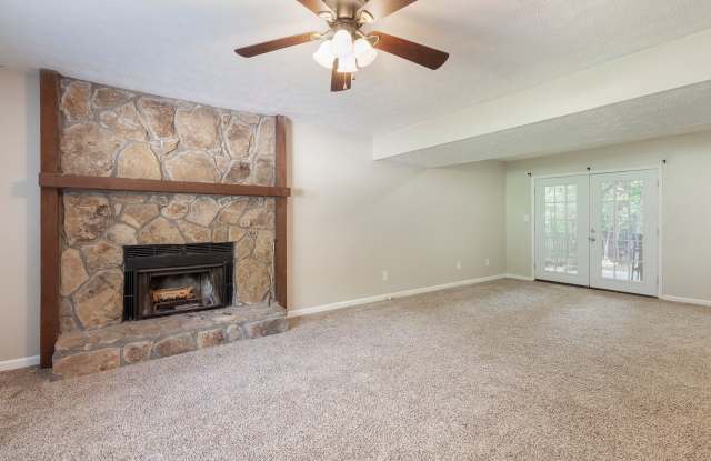Spacious 3/2.5 Split Level w/ Large Bonus Room and Private Backyard! photos photos Spacious 3/2.5 Split Level w/ Large Bonus Room and Private Backyard! photos photos