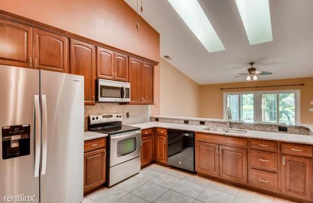 12811 Forestedge Circle UNIT Gallery 2