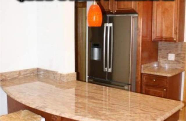 Fabulous XL Apt w 2 full bathrooms in Prime Brookline Area! Perfect for Grads and Working Pros alike! - 124 Columbia Street, Brookline, MA 02446