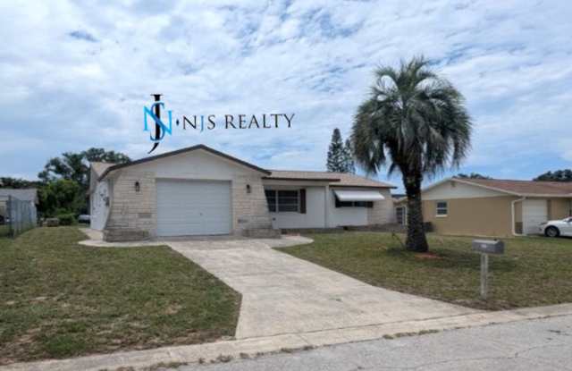 Large open 2/2/1 1378 Sq. Ft. with freshly finished floors, fresh paint, new appliances and located near the heart of Downtown New Port Richey!! photos photos